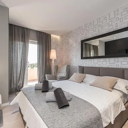 Luxury Garden Apartment Sukosan