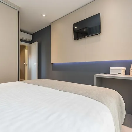 Luxury Garden Apartment
