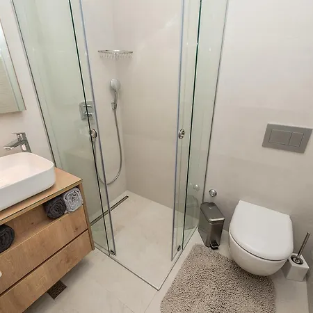 Luxury Garden Apartament Sukošan