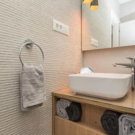 Luxury Garden Apartament Sukošan