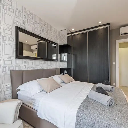Apartment Luxury Garden
