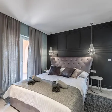 Luxury Garden Apartment *