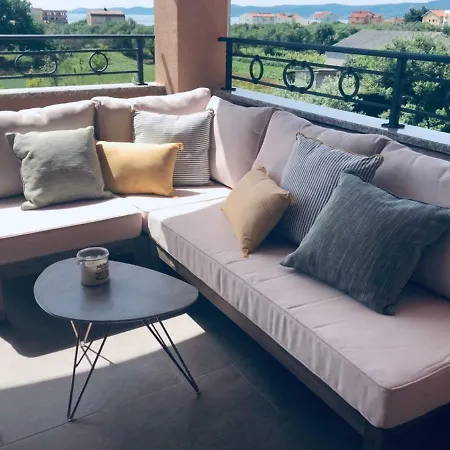 Luxury Garden Apartment