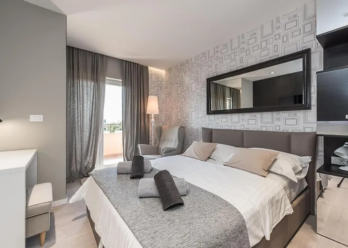 Luxury Garden דירה Sukošan