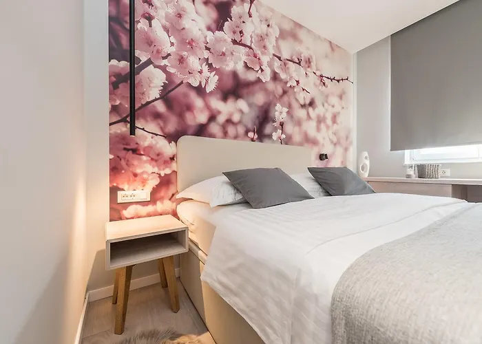 Luxury Garden דירה *