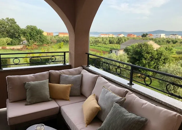 Luxury Garden Appartement Sukošan